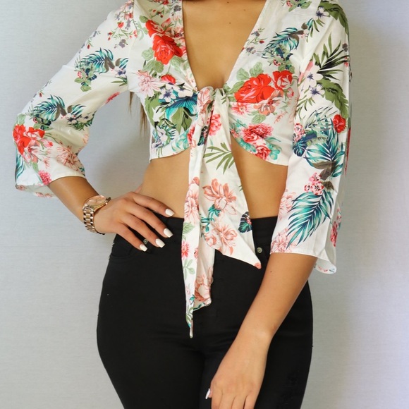 NWT Floral Top 🏷 - Picture 3 of 5